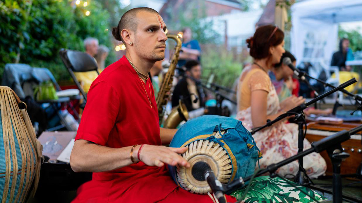 Rishi Anantajita Das playing a drum